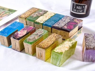 云南鲜花香氛精油皂套装 一盒6个香型：古龙香水，薰衣草，艾草，桂花，玫瑰，茉莉（168g-6块=1008g)